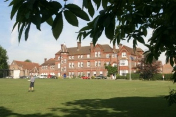 Lockers Park School 