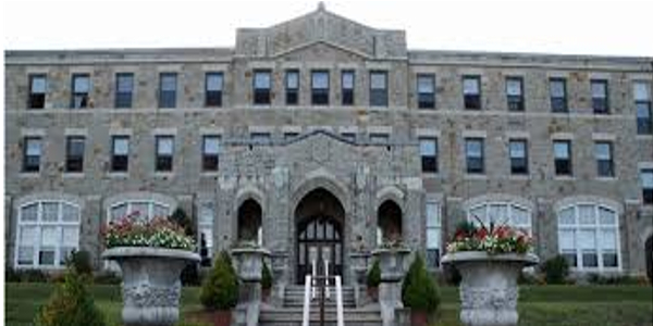 MacDuffie School, Massachusetts