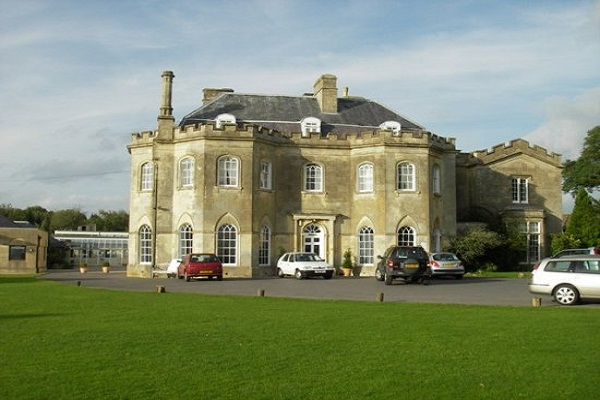 Stonar School, England